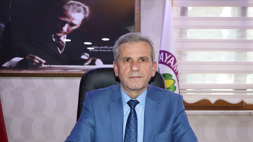 Kovid-19'dan babas ve aabeyini kaybeden belediye bakanndan 'a' ar