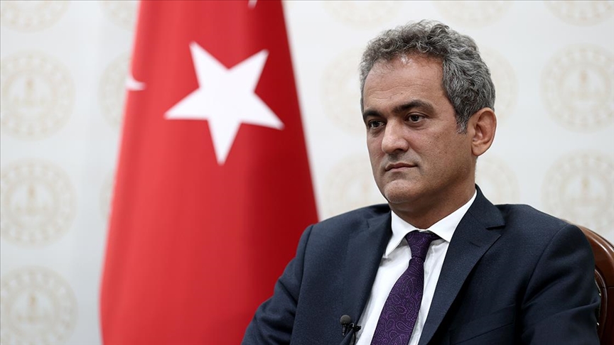 Bakan zer'den renci ve retmenlere 'ara tatil' mesaj: Kovid-19 tedbirlerini elden brakmayalm