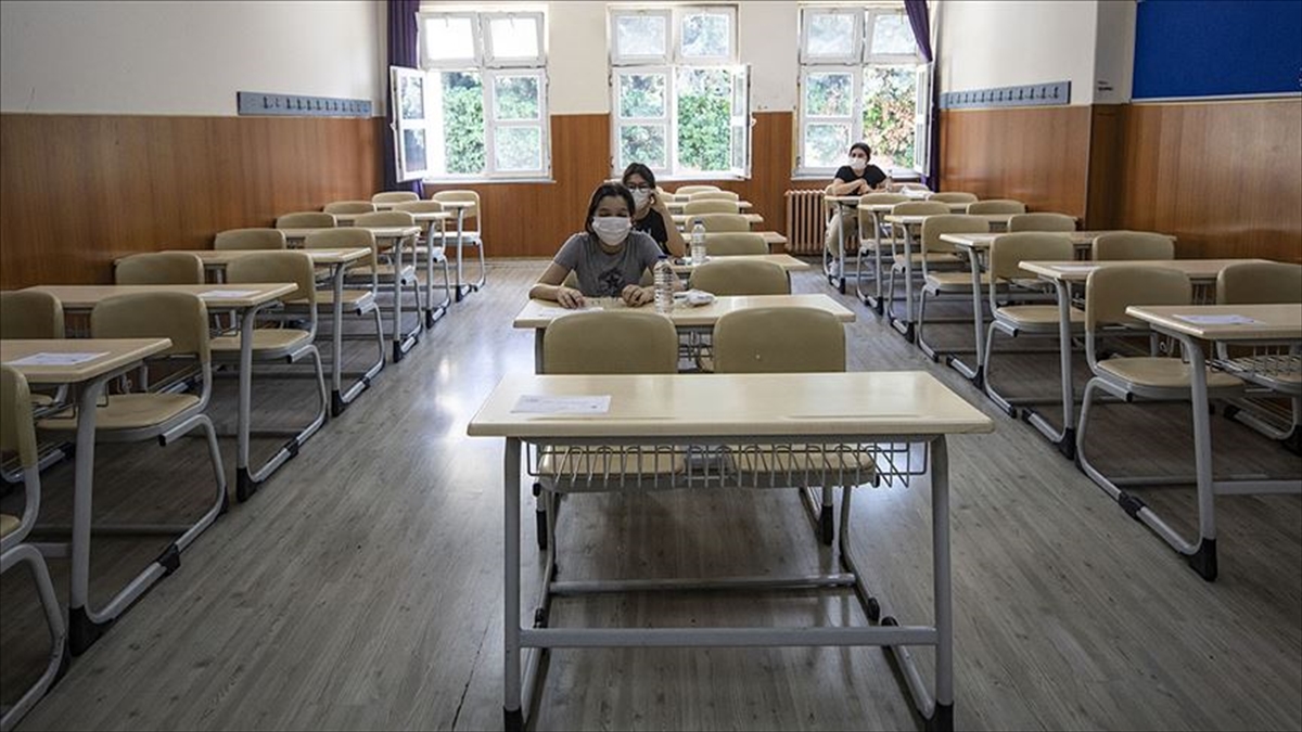 YKS'ye girecek adaylar ve refakatileri sokaa kma kstlamasndan muaf tutulacak
