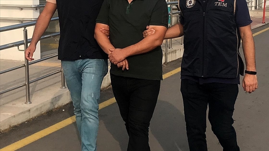 Mersin merkezli FET'nn askeri yaplanmasna ynelik operasyonda yakalanan 17 kii adliyede