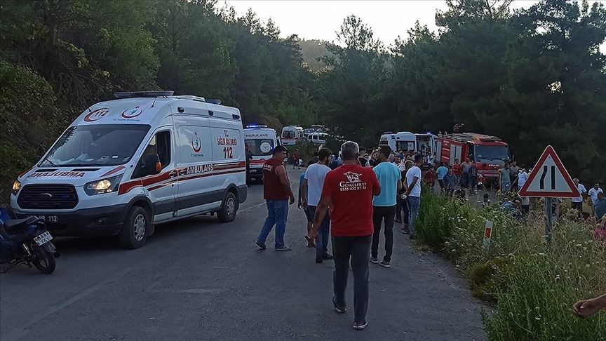zmir'de arampole devrilen minibsteki 8 kii hayatn kaybetti