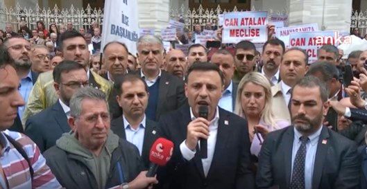  CHP stanbul l Bakanl, Yargtay yelerine Anayasa Kitap Gnderdi: zgr elik'ten ar